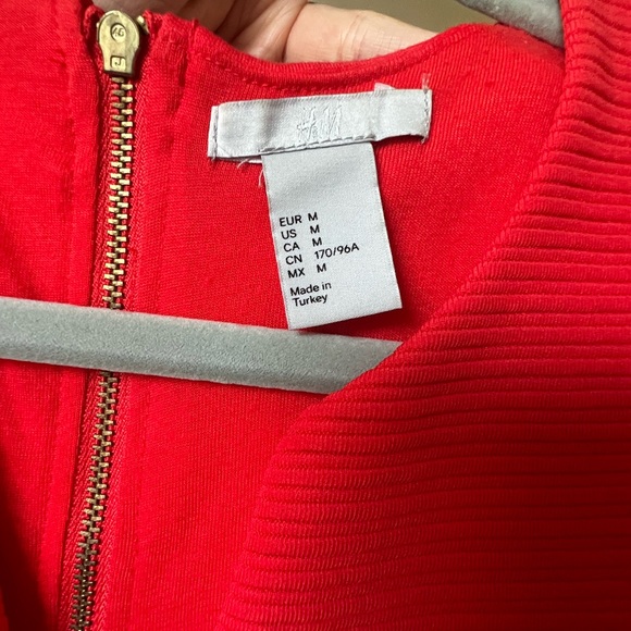 Beautiful dress - Picture 3 of 3